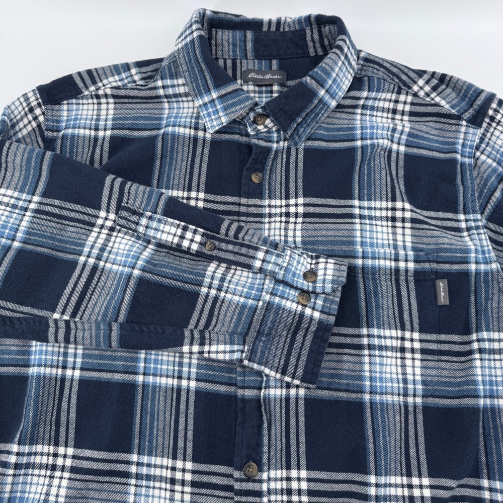 Eddie Bauer Flannel Shirt Men's XL Plaid Long Sleeve Button Up Navy Blue Comfort